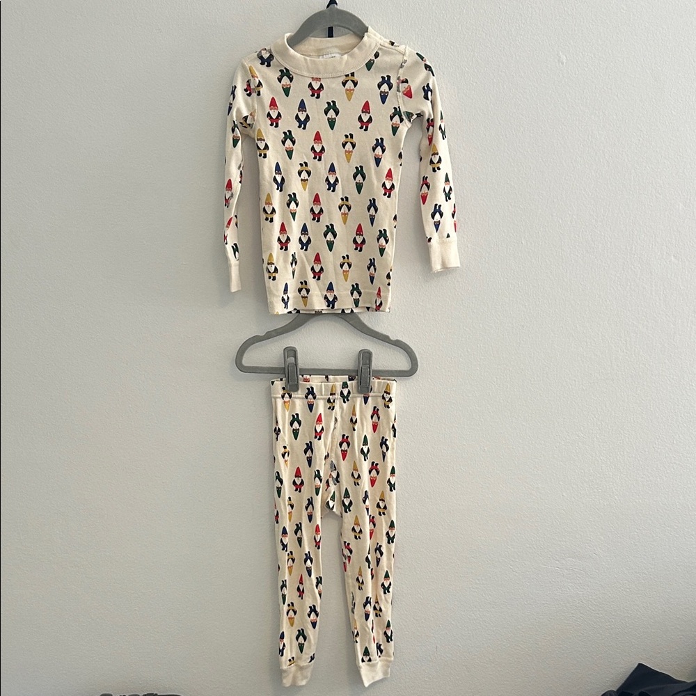 Hanna Andersson Cream Pajama Set with Red and Black Pattern